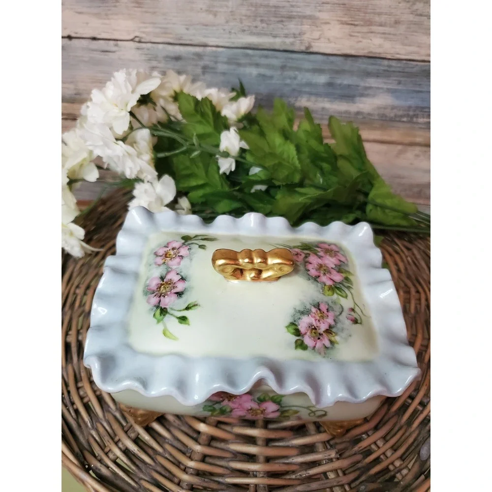 Vintage Porcelain Vanity Trinket Box Floral‎ Design Ornate Gold Feet Ruffled Lid